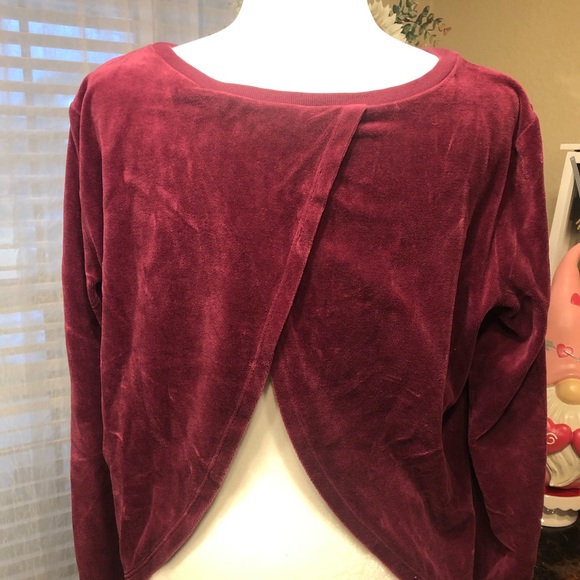 Victoria Secret top with cute back - Picture 2 of 4